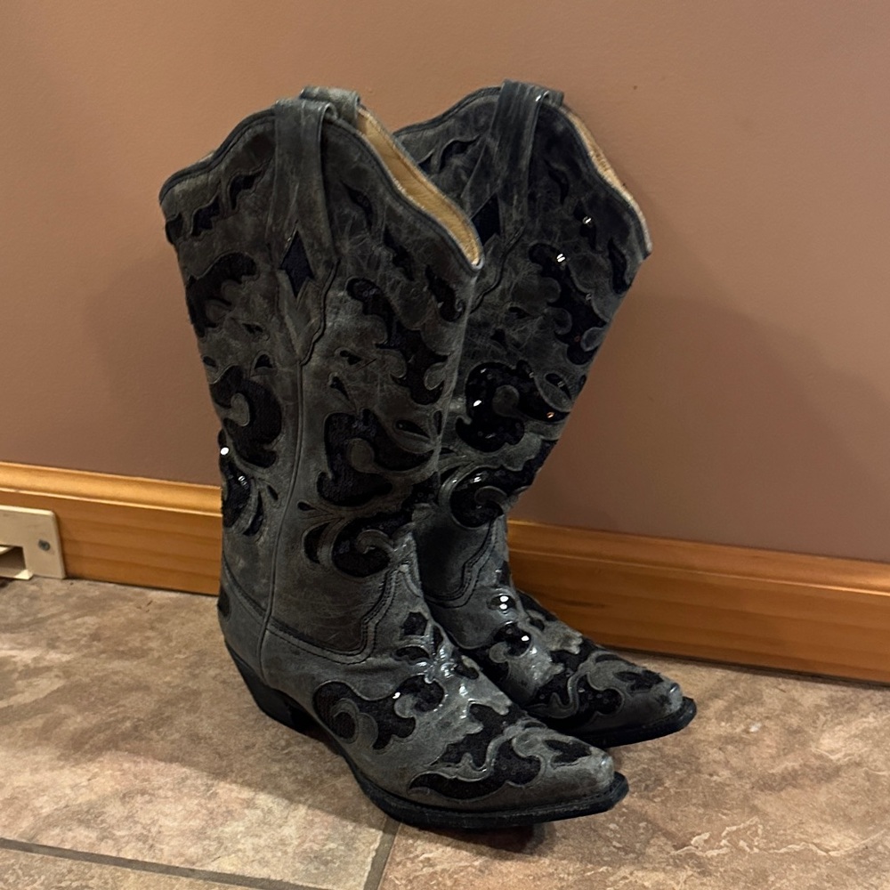 Elegant Black and Gray Embroidered Heeled Boots